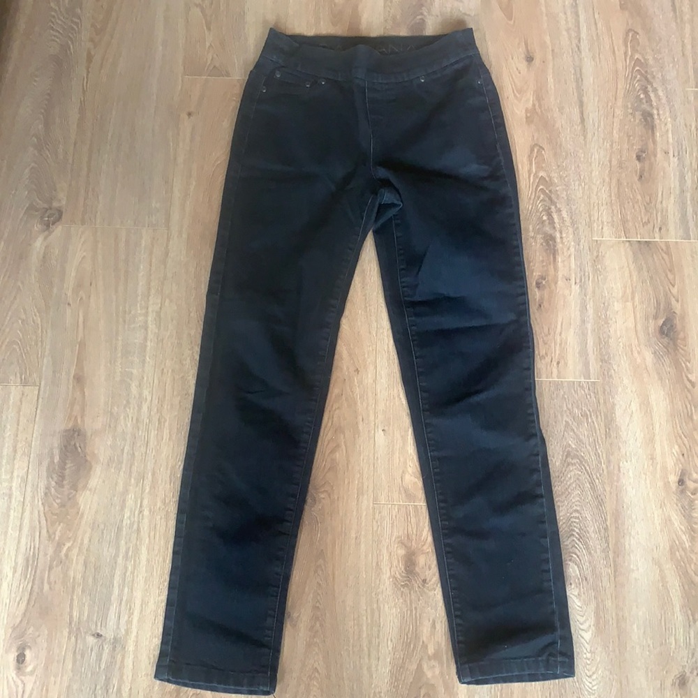 Santana black pull on jeans size 6 new condition!